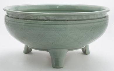 Chinese Ming celadon Longquan porcelain tri-pod