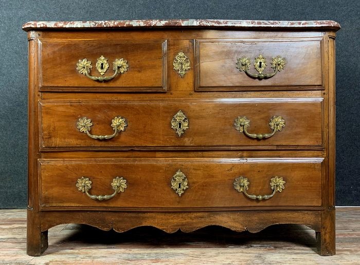 Curved front dresser - Louis XIV - Walnut - First half 18th century