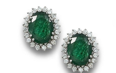 EARRINGS IN WHITE GOLD WITH EMERALDS AND DIAMONDS.