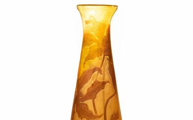 ÉTABLISSEMENTS GALLÉ Important vase ovoïde étiré à col évasé en verre multicouche à décor de...