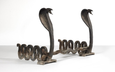 Edgar BRANDT 1880-1960Paire de chenets « Cobras » - 1926En fer forgé avec son entretoise...