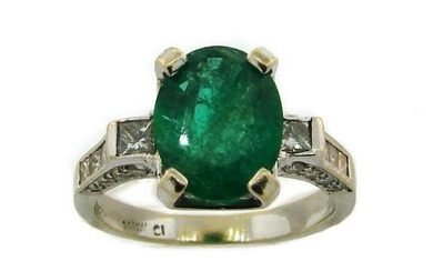 Emerald Diamond White Gold RING Solitaire with Accents