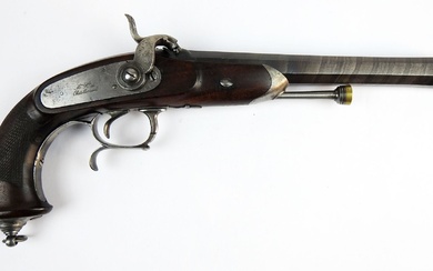 FRANCE. Pistolet d'officier modèle 1833 1er type, monture en noyer à poignée quadrillée, canon octogonal...
