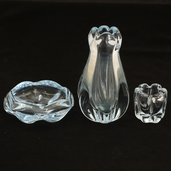 GLASS OBJECTS, 3 parts, Orrefors, including Vicke Lindstrand.