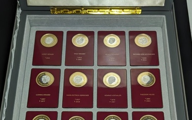 Germany. 12 x 999 gold-plated silver medals "Grosse Deutsche" in elegant solid wood box - Presidents of the. 2000-2020 (No Reserve Price)