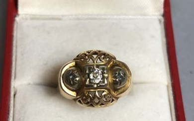 Gold ring with small central diamond. 3.5g raw....