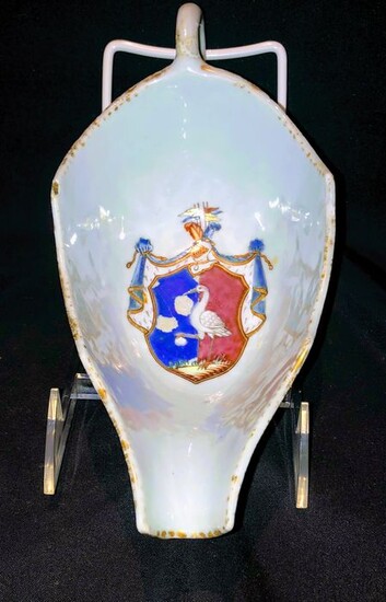 Gravy Boat - Armorial porcelain, Chinese export - Porcelain - arms of TRANEFELT (Sweden) - Qianlong Era Compagnie des Indes (Chine de Commande) Rare Form 22.9cm Gravy Boat - China - 18th century