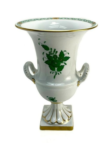 Herend Hungary Porcelain Twin Handled Footed Urn Chinese Bouquet Apponyi Green