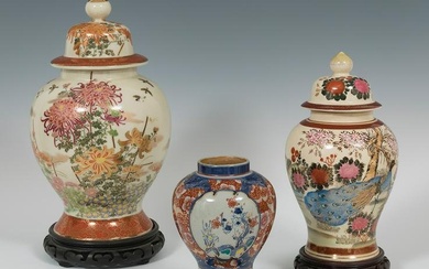 Imari vases; Japan, 20th century. Gilt porcelain. One of the possesses is missing from the lid. They