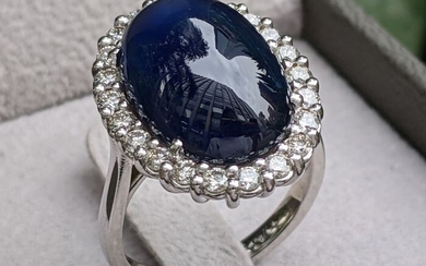 Impressive 15.51 ct Oval Cabochon Natural Blue Sapphire And Diamonds Ring - 14 kt. White gold - Ring - 15.51 ct Sapphire - Diamonds