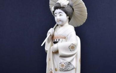 JAPANESE OKIMONO OF A GEISHA