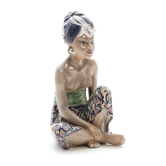 Jens Peter Dahl-Jensen: “Bali woman”. A Dahl-Jensen porcelain figurine decorated in underglaze colours. No. 1136. H. 21.5 cm.