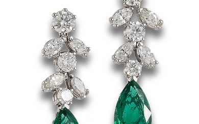 LONG DIAMONDS AND EMERALD EARRINGS, IN WHITE GOLD