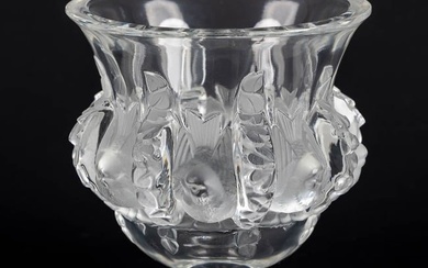 Lalique France, 'Dampierre', glass. (H:12,5 x D:12 cm)