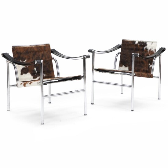 SOLD. Le Corbusier: “LC1”. A pair of armchairs with chromed steel frame. Seat and back with pony hide, black leather armrests. (2) – Bruun Rasmussen Auctioneers of Fine Art