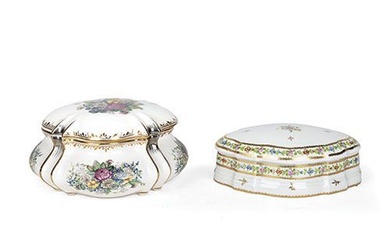 Lot de deux grandes boîtes en porcelaine imitant Sèvres et Meissen, dans le style et...