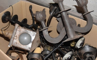 ^ Lot d'objets divers en fer forgé comprenant... - Lot 29 - De Baecque et Associés