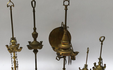 Lotto composto da cinque lampade fiorentine in bronzo, di cui una con ventola e quattro con accessori. Epoche diverse (h....
