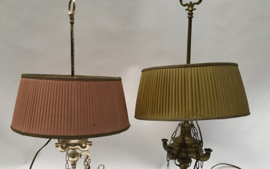 Lotto composto da quattro lampade fiorentina in metallo con accessori e paralume. Epoche diverse (h.max cm 71) (lievi difetti) Montate...