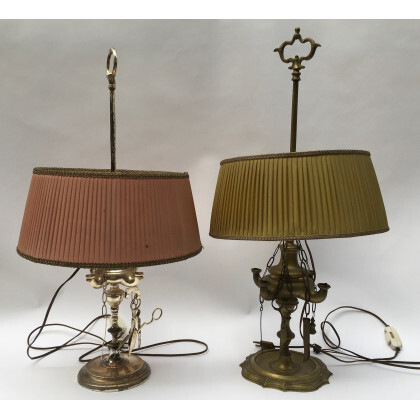 Lotto composto da quattro lampade fiorentina in metallo con accessori e paralume. Epoche diverse (h.max cm 71) (lievi difetti) Montate...