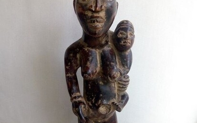 Maternity figure - Wood, crystal - Bakongo - Congo - 32 cm