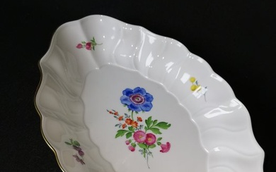 Meissen - Dish - Piatto fondo ovale a tre fiori dipinto a mano - Porcelain