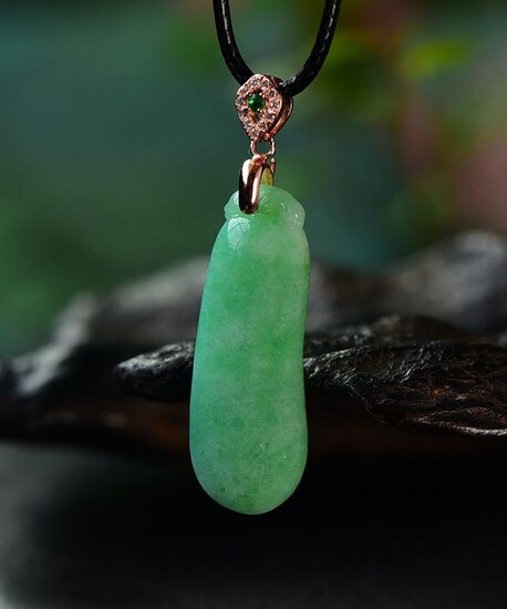 Natural Jadeite (Type A) - Pendant - NO RESERVE PRICE - Handmade Rope Necklace - Certified - China - 21st century