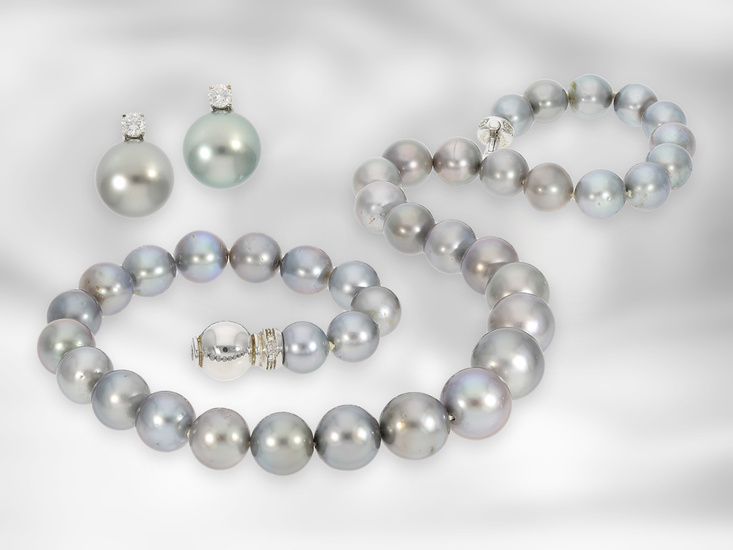 Necklace/earrings: decorative Tahiti cultured pearl jewellery set with diamonds, consisting of necklace and ear studs, 14K and 18K white gold