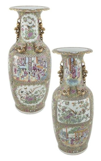 PAIR OF CHINESE EXPORT ROSE MEDALLION PORCELAIN VASES Late 19th Century Heights 25î.