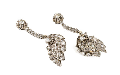 Pair of 18 kt gold diamond-earrings , WG 750/000, curved...