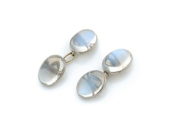 Pair of cufflinks of oval shape in grey gold set with moonstone cabochons Gross weight: 8,3 g