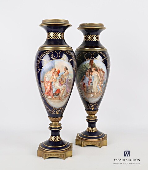 Paire de vases simulés de forme balustre... - Lot 229 - Vasari Auction