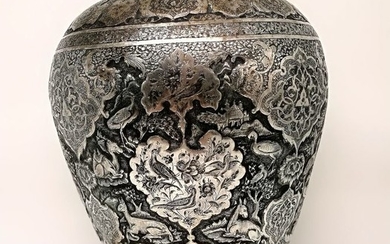 Persian Silver Vase of Extraordinary Quality - Silver - Persia - late 19th / early 20th century