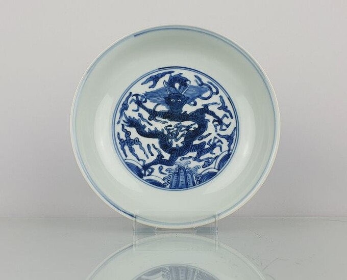 Lot-Art | Plate (1) - Blue and white - Porcelain - Dragon chasing 