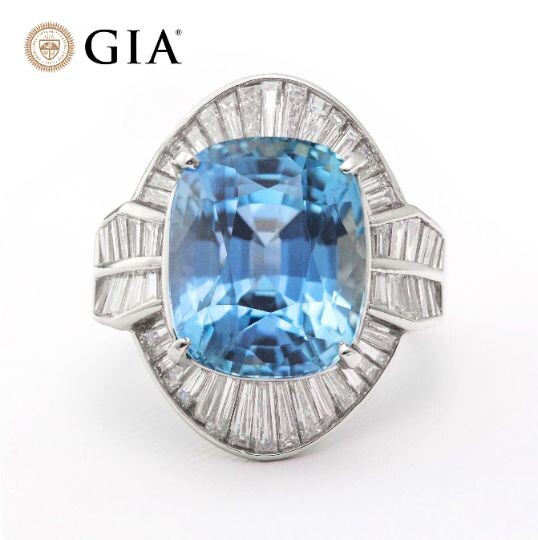 Platinum - Ring - 15.41 ct Burma Sapphire - 3.20 ct Diamonds