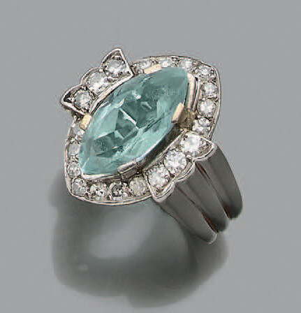 RING Aquamarine, round diamonds, platinum (850). Circa 1935.