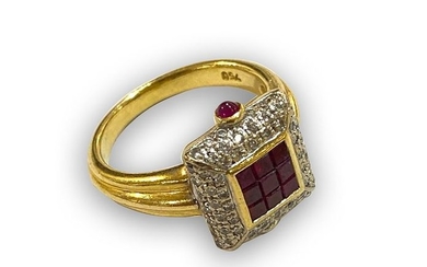 Ring in 18K (750/°°) yellow gold, square platter...