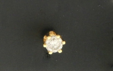 Single Diamond Stud Earrings in 14k Yellow Gold