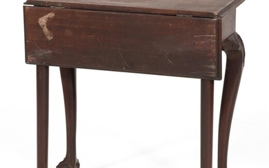CHIPPENDALE-STYLE GATELEG TABLE Early 20th Century In mahogany....