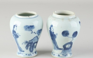 Two 18th century Chinese vases, H 9 cm.