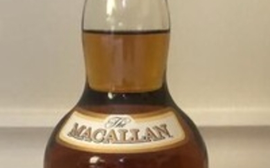 Une bouteille signée de : The Macallan Single Malt - Speaker Martin's Highland Malt Whiskey....