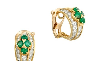 VAN CLEEF AND ARPELS, A PAIR OF DIAMOND AND EMERALD CLIP EARRINGS in 18ct yellow gold, each set with
