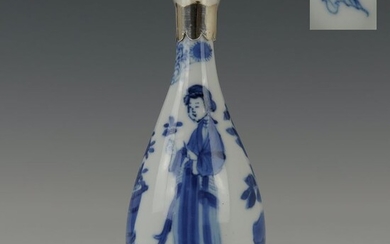 Vase - marked: Artemisia leaf (1) - Blue and white - Porcelain - Long rows at a flowerpot with flowers - China - Kangxi (1662-1722)
