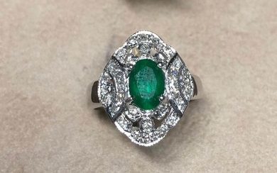White gold - Ring Emerald - Diamonds