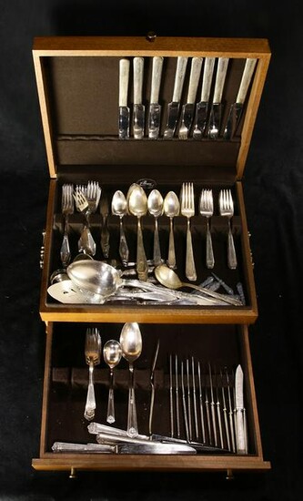 (lot of 125) A silverplate flatware group