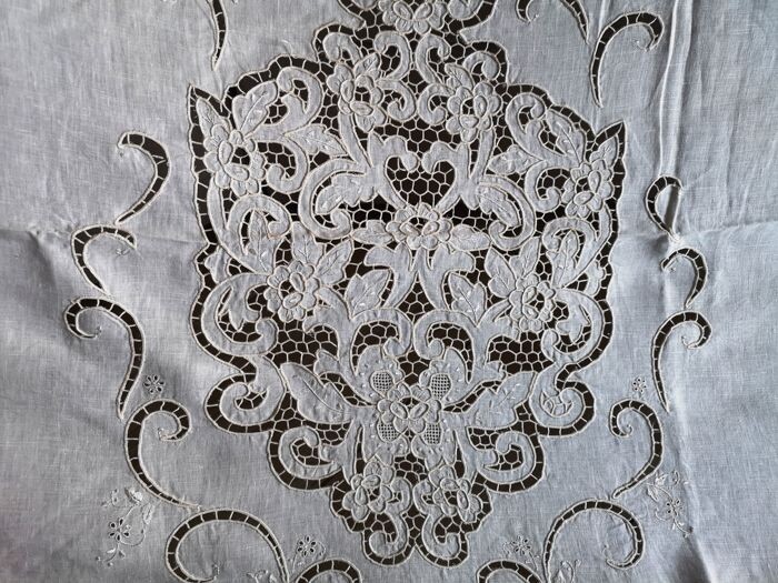 100% linen curtain with hand carving embroidery - 267 x 300 cm - Linen - 21st century