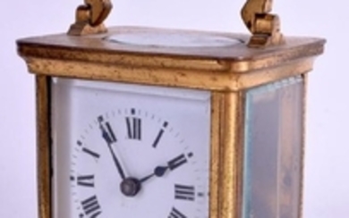 A SMALL EARLY 20TH CENTURY FRENCH BRASS CARRIAGE CLOCK.
