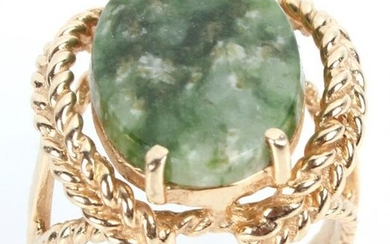 10K YELLOW GOLD SPINACH JADE LADIES OVAL RING