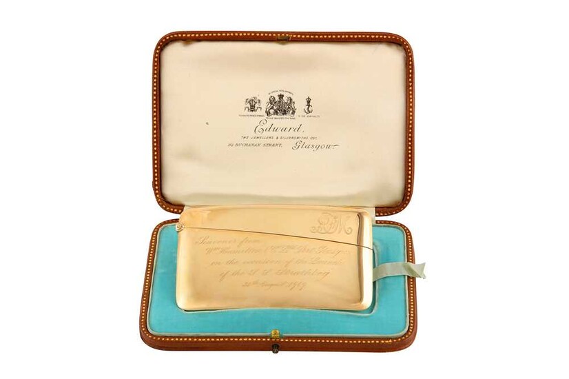 A gold card case, 1908 The 9 carat gold...
