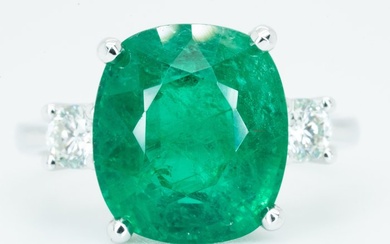 18 kt. White gold - Ring - 6.60 ct Emerald - Vivid Green & VS Diamonds